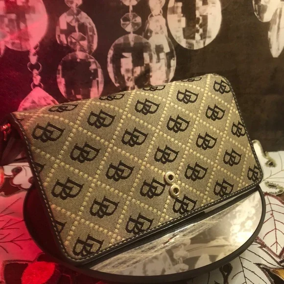 DB Signature Corner Zip Double Clutch / Wallet - Picture 1 of 11